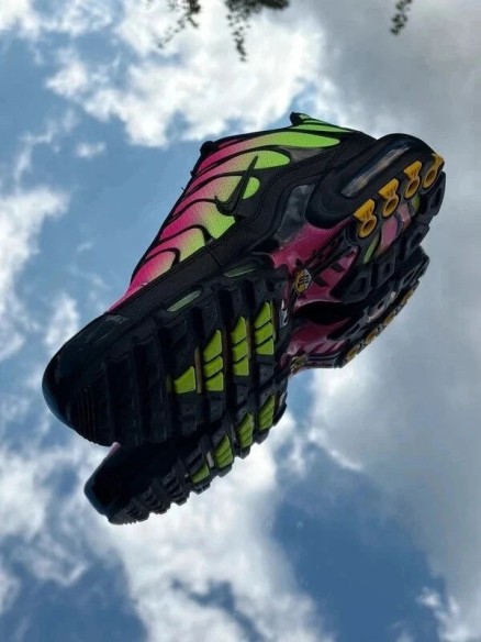 Nike Air Max Plus Black Hyper Pink Volt - Taille 42,5