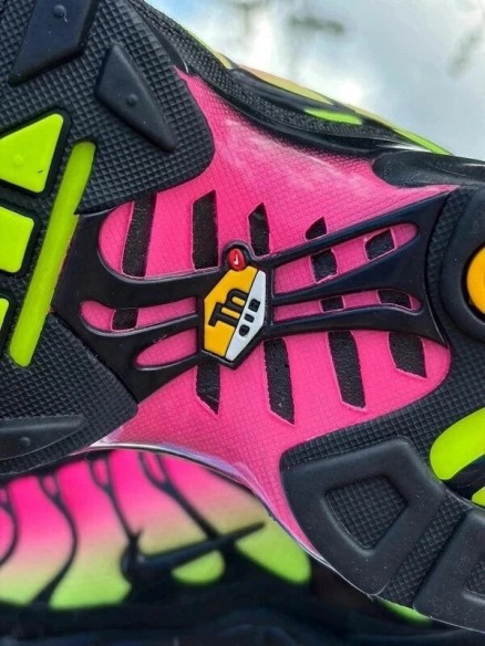Nike Air Max Plus Black Hyper Pink Volt - Taille 42,5