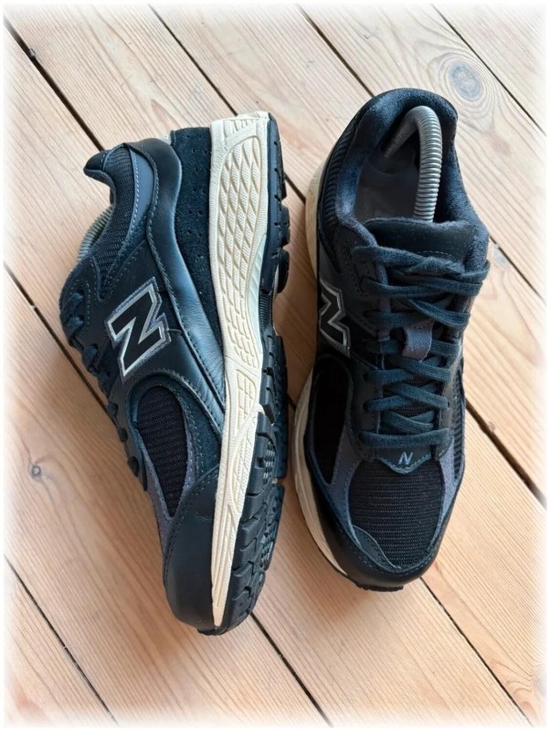New balance 2002r black - taille 40 2