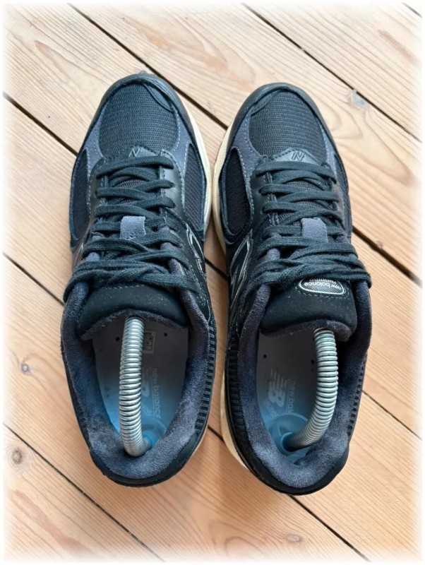 New balance 2002r black - taille 40 2