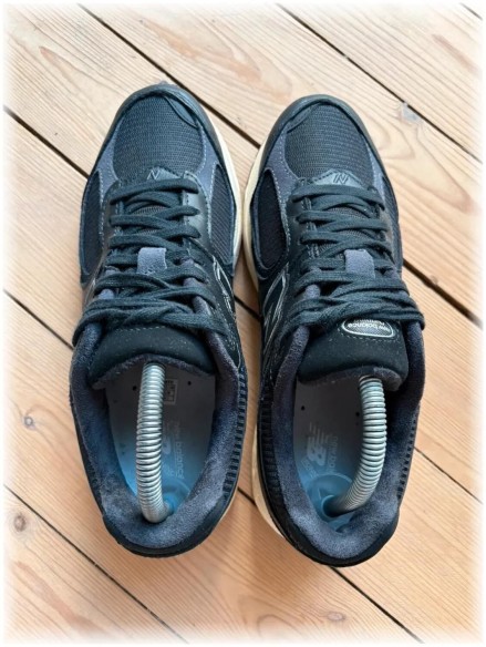 New balance 2002r black - taille 40