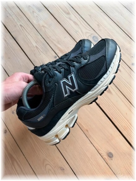 New balance 2002r black - taille 40