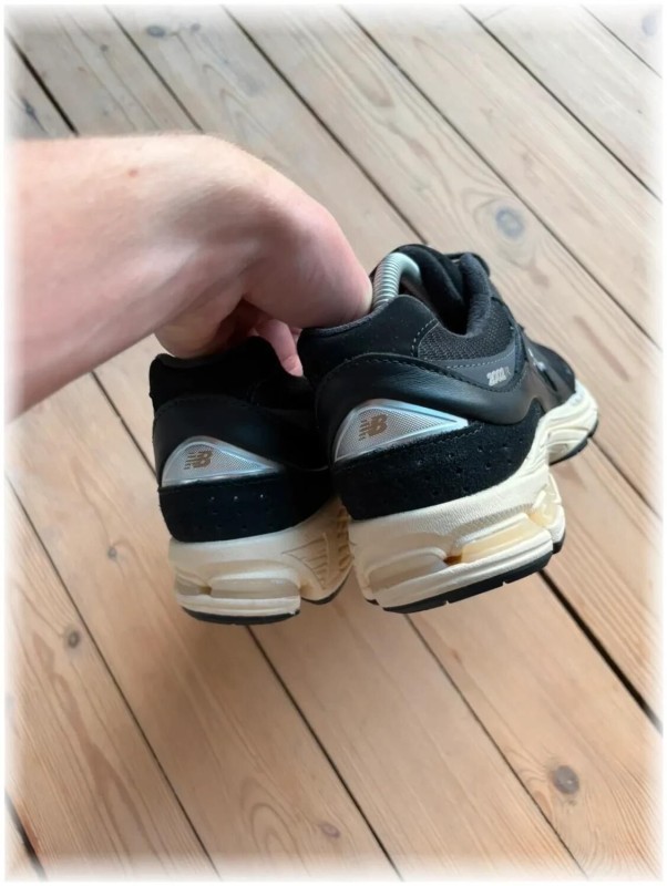 New balance 2002r black - taille 40 2