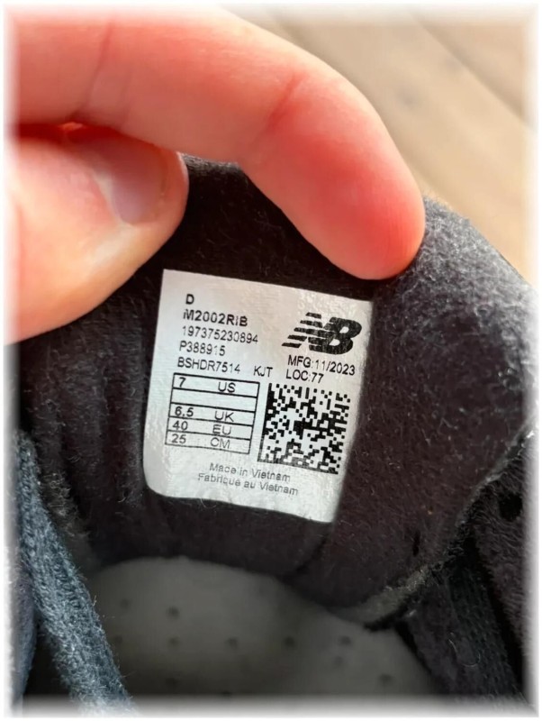 New balance 2002r black - taille 40 2