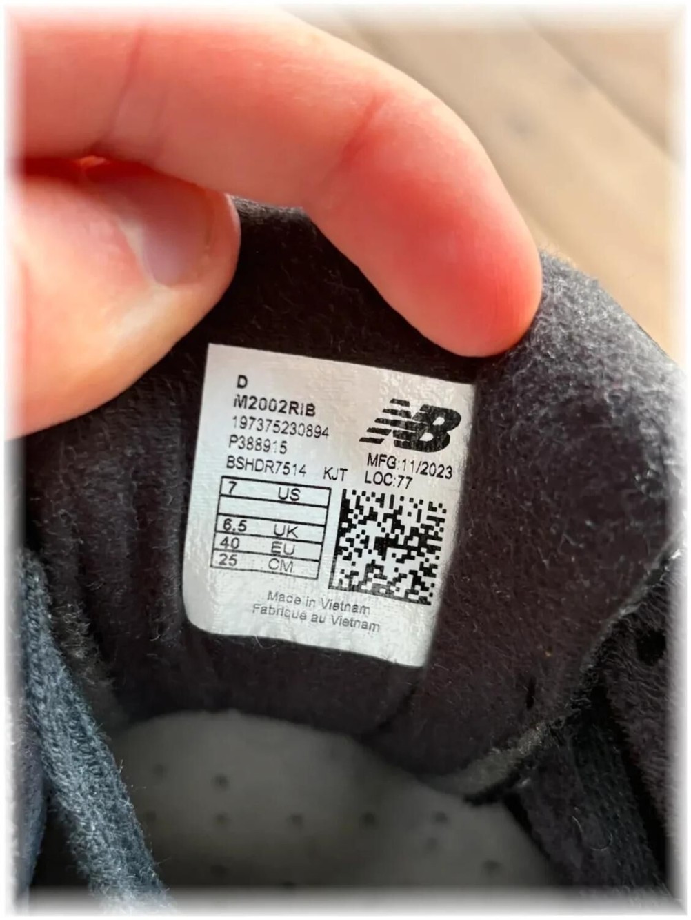 New balance 2002r black - taille 40