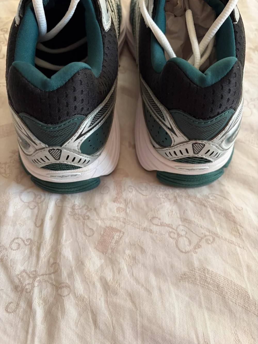 Saucony Progrid Omni 9 Green And Black