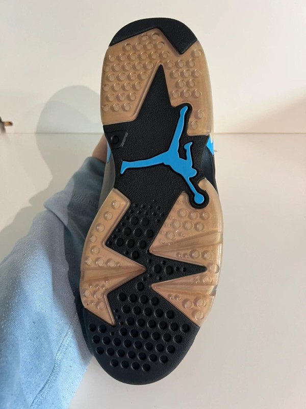 Nike Air Jordan 6 UNC 2