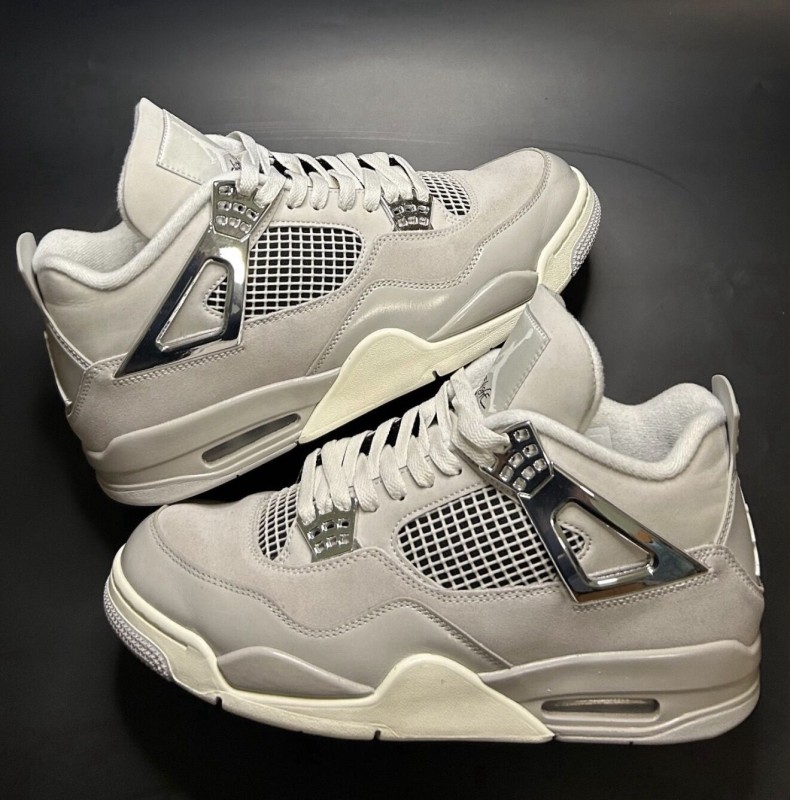 JORDAN 4 FROZEN MOMENTS