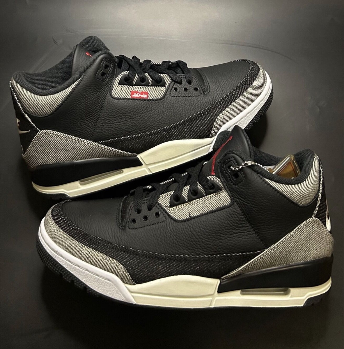 JORDAN 3 X LEVI’S
