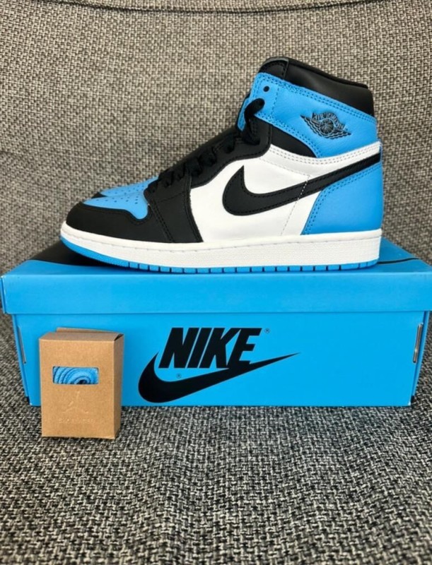 Nike air jordan 1 UNC 2