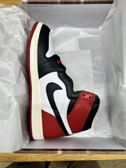Air Jordan 1 Retro High OG « Black Toe »
