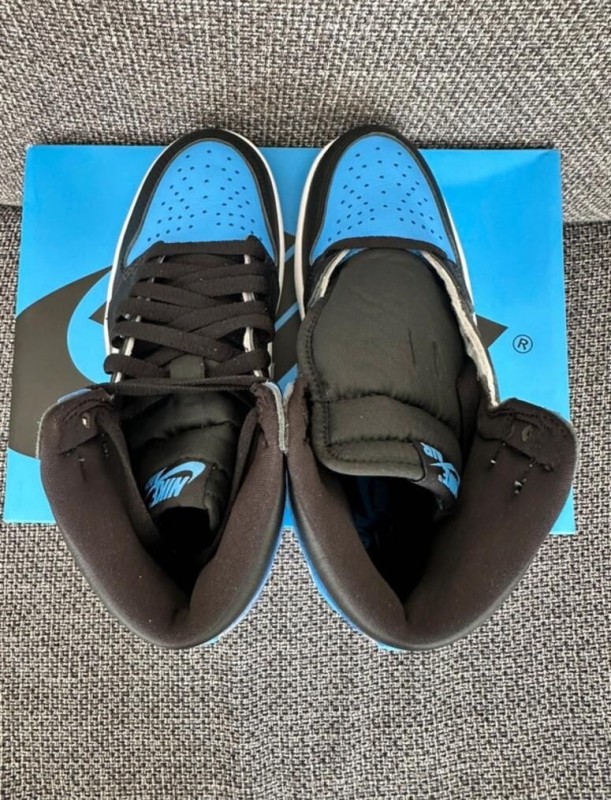 Nike air jordan 1 UNC 2