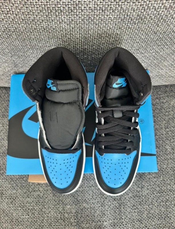 Nike air jordan 1 UNC 2
