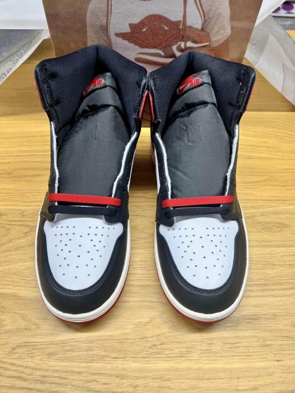 Air Jordan 1 Retro High OG « Black Toe » 2