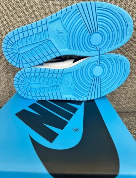 Nike air jordan 1 UNC