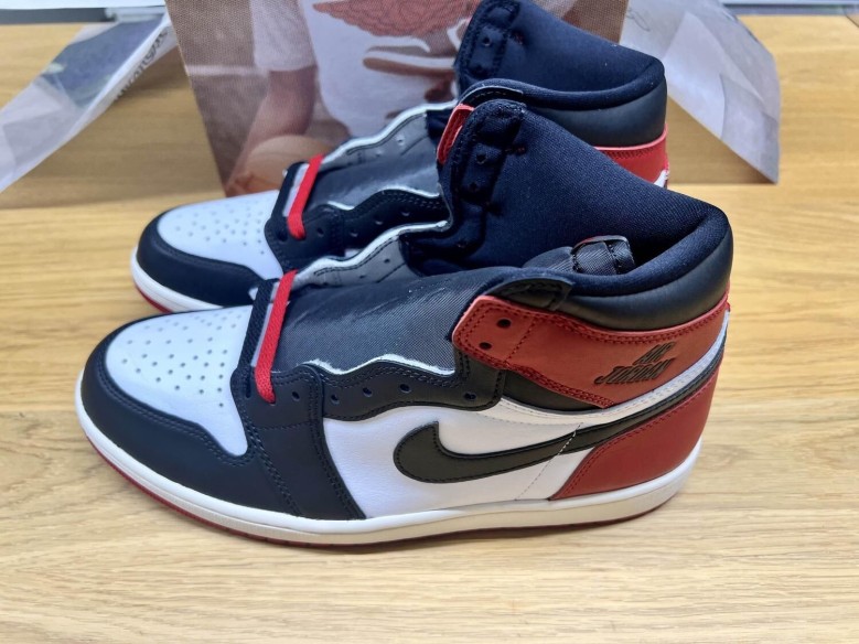 Air Jordan 1 Retro High OG « Black Toe »