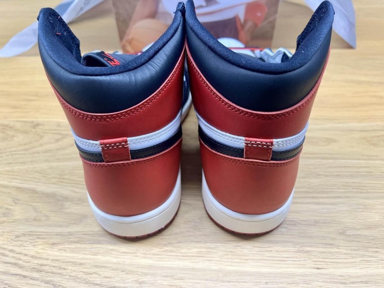 Air Jordan 1 Retro High OG « Black Toe »