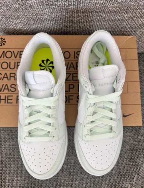 Nike dunk low barely green