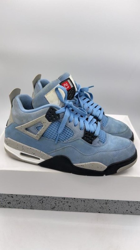 Jordan 4 UNC