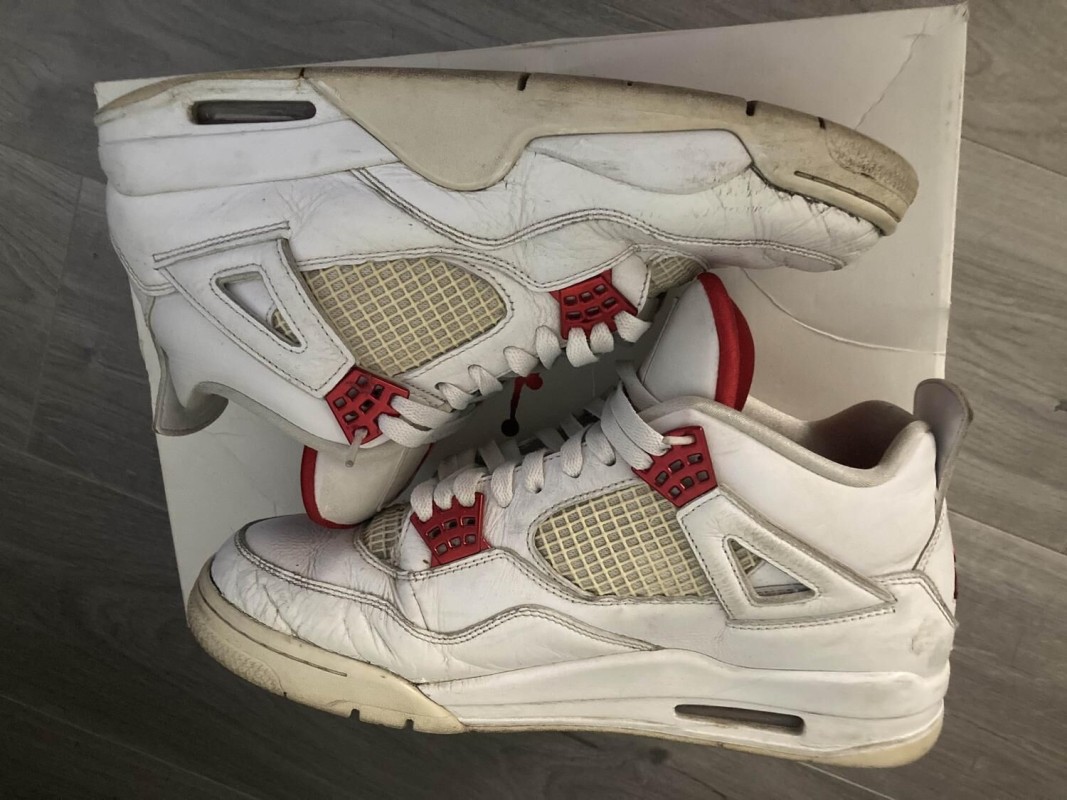 Jordan 4 metallic red