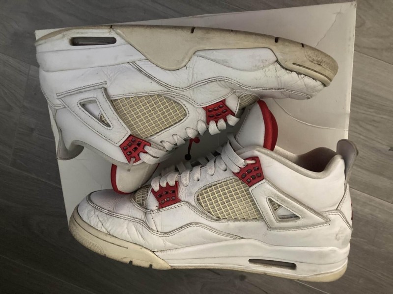 Jordan 4 metallic red