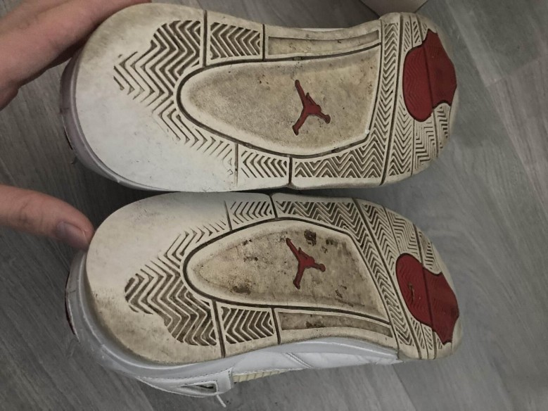 Jordan 4 metallic red