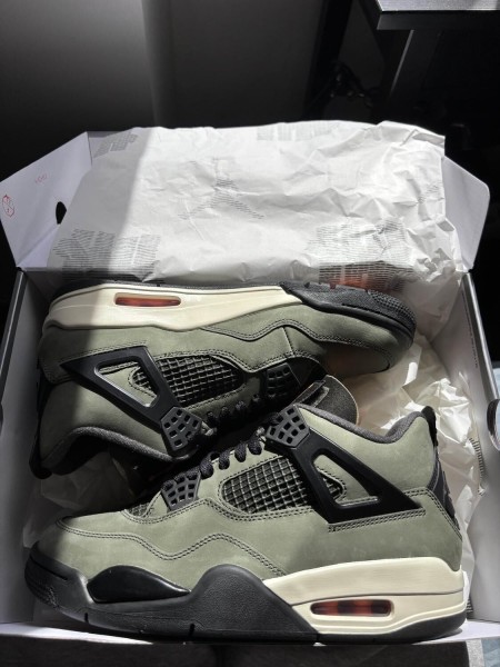 Jordan 4 x undefeated