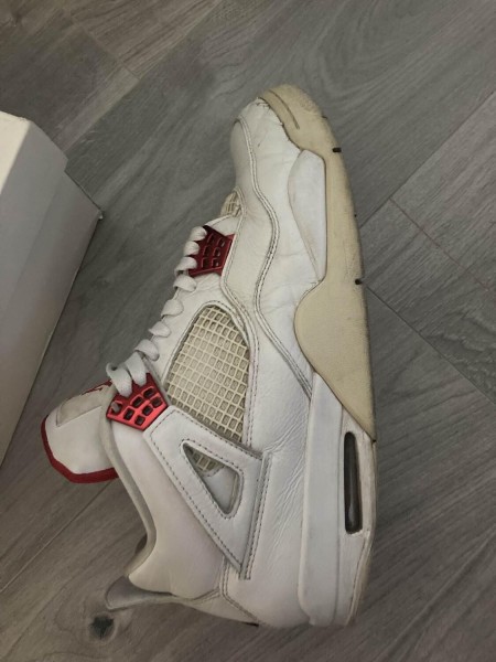 Jordan 4 metallic red