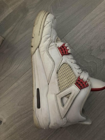 Jordan 4 metallic red