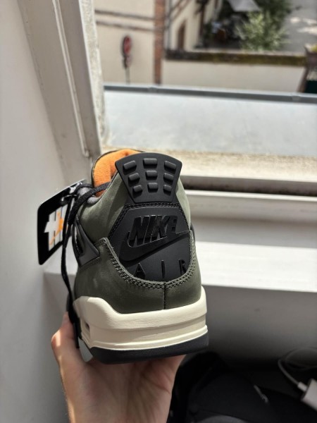 Jordan 4 x undefeated