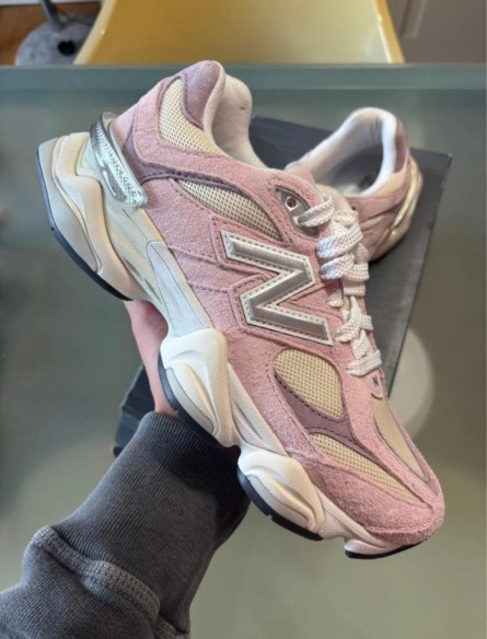 New Balance 9060 Rose Sugar Ice Wine Taille 39,5