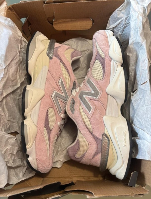 New Balance 9060 Rose Sugar Ice Wine Taille 39,5 2