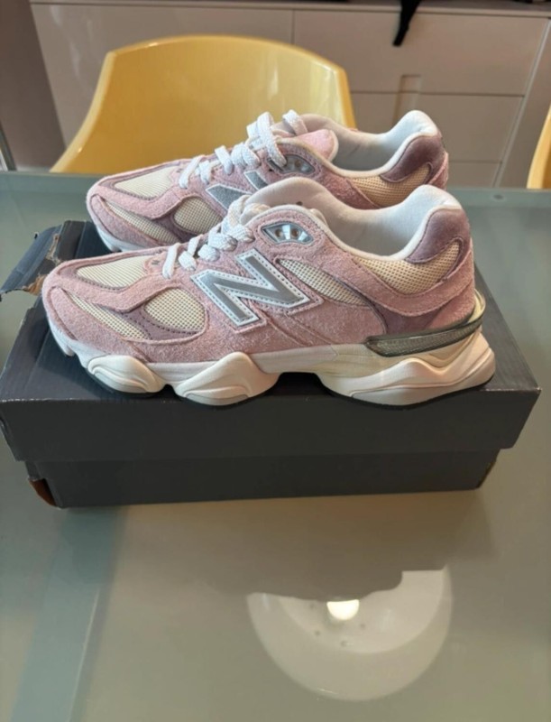 New Balance 9060 Rose Sugar Ice Wine Taille 39,5 2