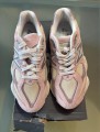 New Balance 9060 Rose Sugar Ice Wine Taille 39,5