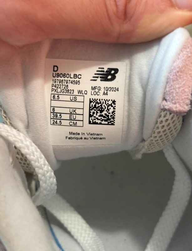 New Balance 9060 Rose Sugar Ice Wine Taille 39,5 2