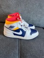 Jordan 1 mid bleu royal laser orange