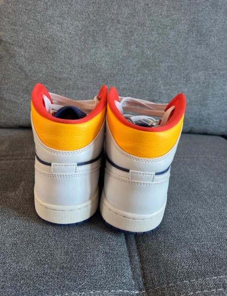 Jordan 1 mid bleu royal laser orange