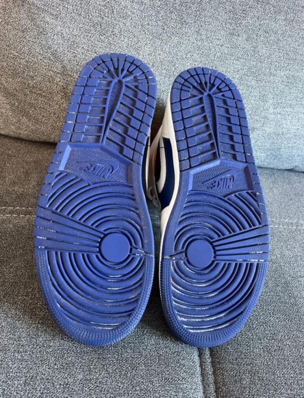 Jordan 1 mid bleu royal laser orange 2