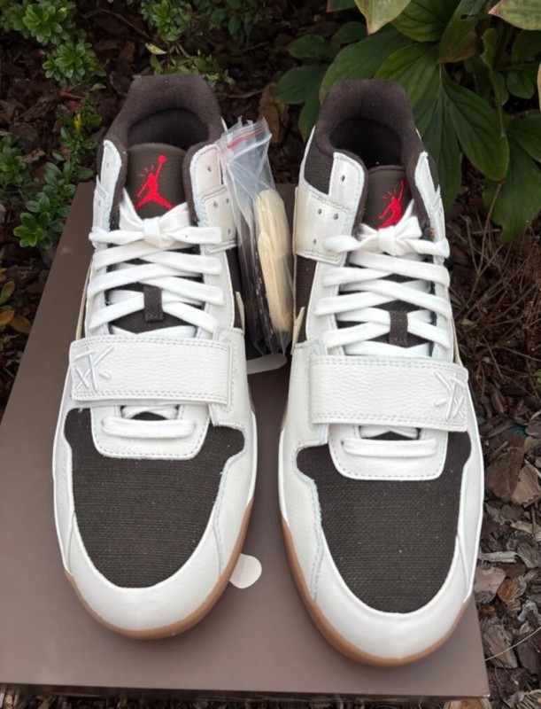 Nike Air Jordan Jumpman Jack TR Travis Scott - Sail & Dark Mocha 2