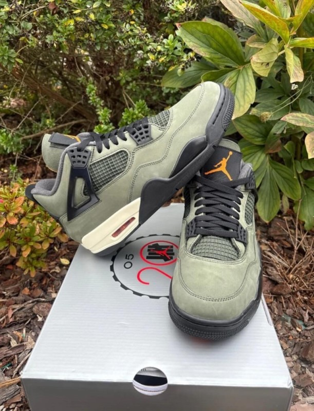 Jordan 4 undefeated - Taille 43