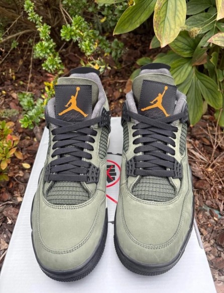 Jordan 4 undefeated - Taille 43