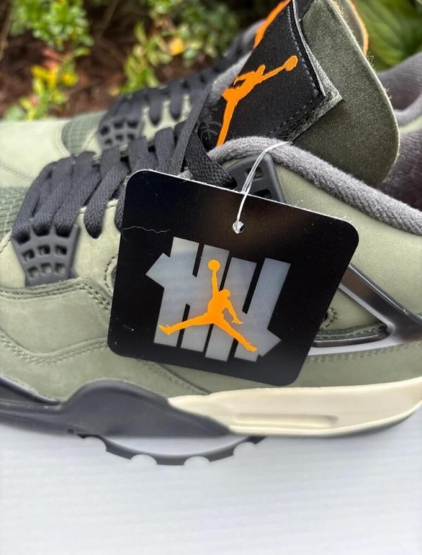Jordan 4 undefeated - Taille 43 2