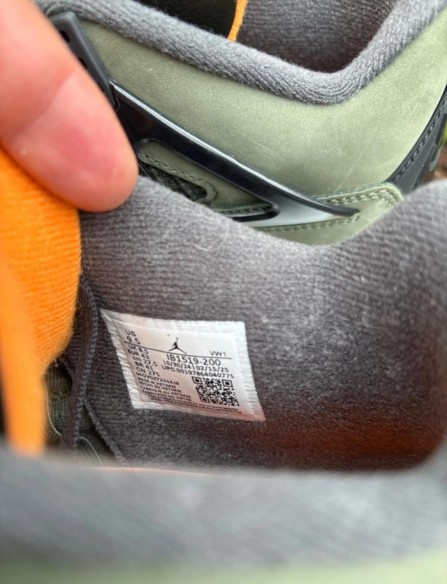 Jordan 4 undefeated - Taille 43