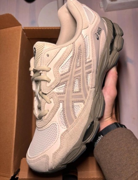 Asics gel nyc cream putty taille 43,5