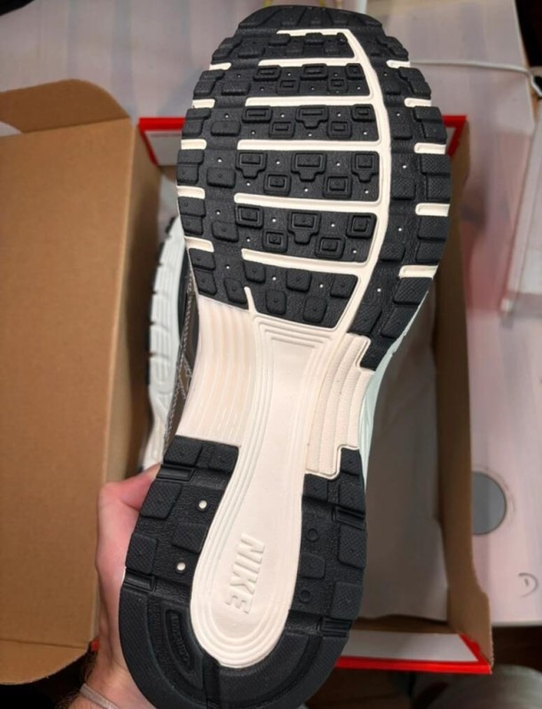 Nike P-6000 metallic silver taille 36 2