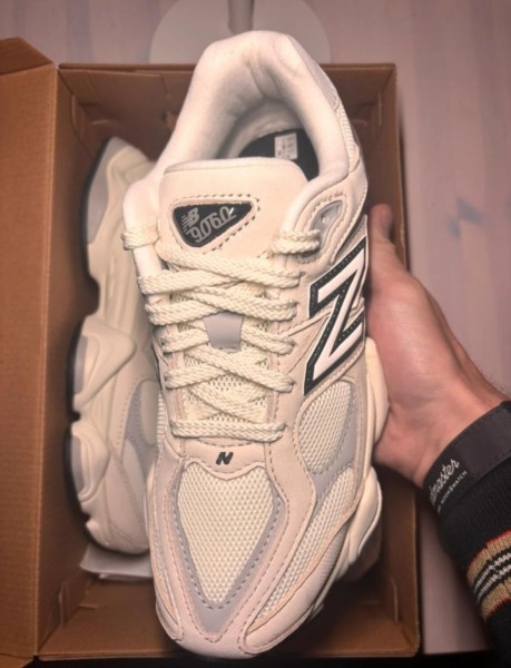 New balance 9060 sea salt rain cloud taille 38,5