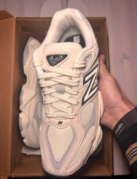 New balance 9060 sea salt rain cloud taille 38,5