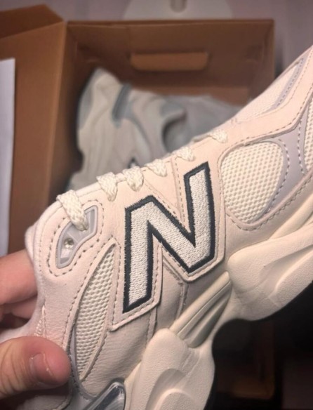 New balance 9060 sea salt rain cloud taille 38,5