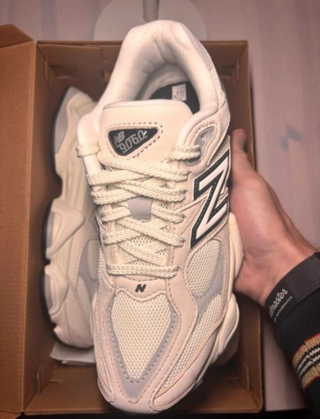 New balance 9060 sea salt rain cloud taille 40