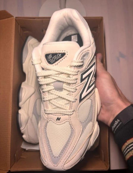 New balance 9060 sea salt rain cloud taille 40